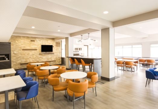 3. 햄프턴 인 & ..