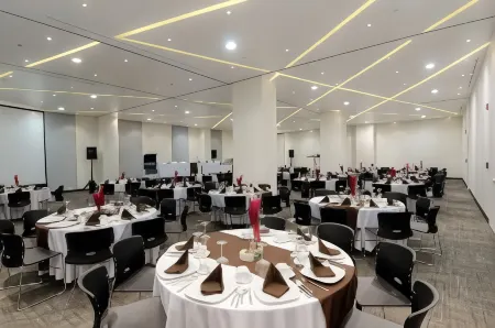 Ramada Encore by Wyndham Guadalajara Sur