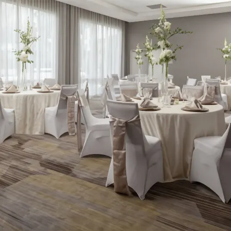 Courtyard DeLand Historic Downtown Отели рядом с достопримечательностью «Мелчинг Филд эт Конрад Парк»