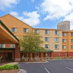 Courtyard Indianapolis at the Capitol Hotel a 