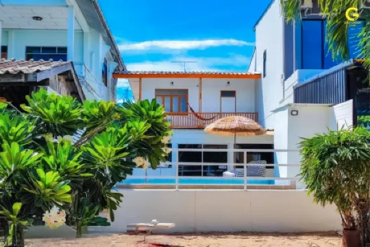 Gao Phala Beachfront Hostel