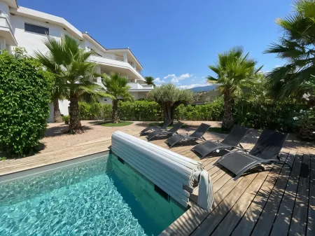 Résidence les Jardins du Fort Отели в г. Альбитречча