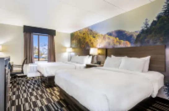 Clarion Pointe Richmond North Near University