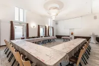 The Originals Boutique Hôtel le Lion dOr Fougères Ouest - プール
