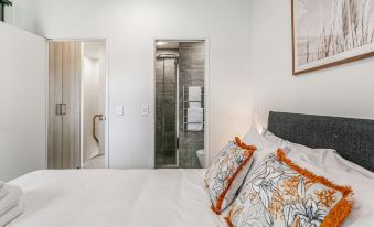 Fresh Grey Lynn 2Br Unit w Patio by Zodiak Stays