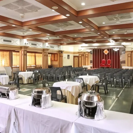 Hotel Shreyas Отели рядом с достопримечательностью «Шанивар Уода»