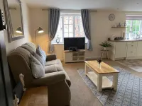 Apartment - Sleeps 2 - Pet Friendly - Parking Hotels in Ludlow