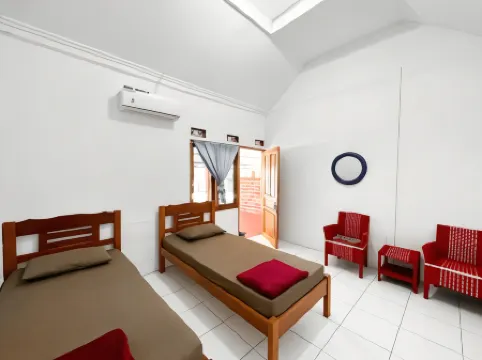 Penginapan AA Bungsu 1 Syariah Ciletuh