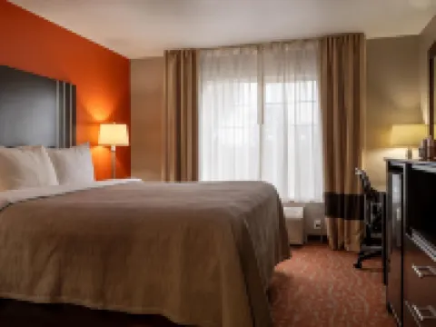 Quality Inn & Suites Fresno Northwest Hotels in Fresno