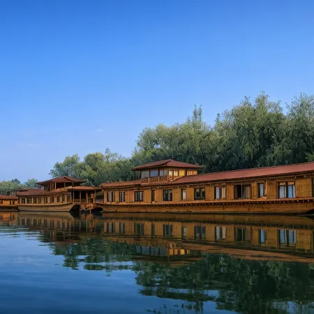 Mascot Houseboats
