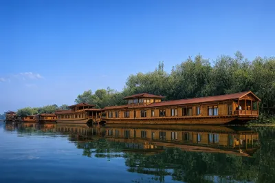 Mascot Houseboats Hotels in Nigeen Lake