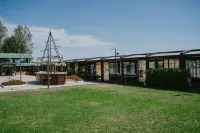 투어리스트 리조트 리바르스코 오스트르보  호텔