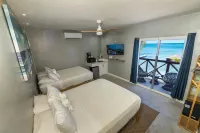 Sandbar Beachfront Hostel & Restaurant