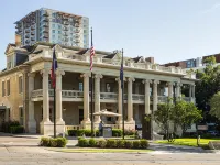Hotel Ella Hotels near Frank Denius Fields