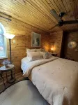 Spacious Cabin with Beautiful Sunsets in the Heart of Hiking and Wine Country