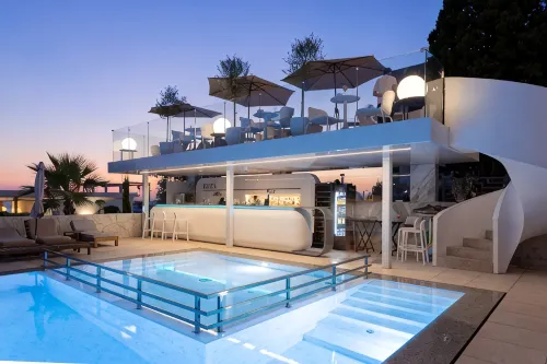 Delos Hotel - Homestays