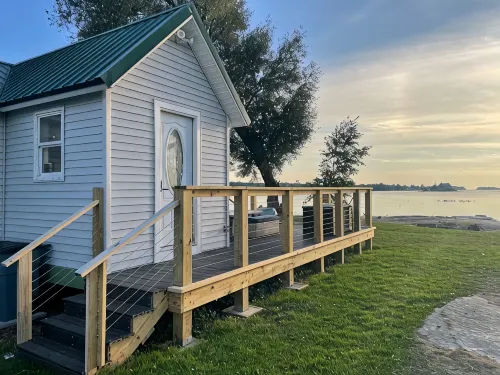 1000 Islands Waterfront Cottage - 鄉村度假屋