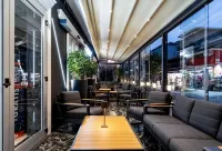 La Tour Palace Hotel & Restaurant