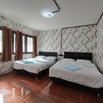 D Luck Hostel Hotels near Riverside Promenade