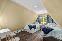 Cozy A-Frame ~ Ski Resorts • Game Room • EV • FirePit • Pets - Alppimaja