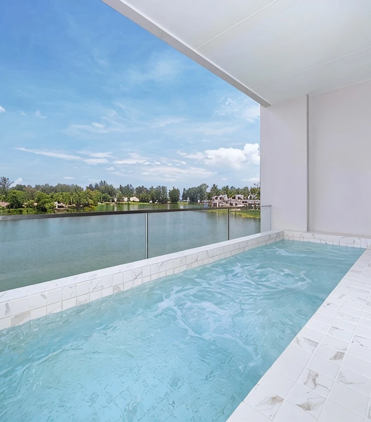 รูปภาพของStylish Lakeview Apt | 2BR 2BA + Balcony Views and Private Jacuzzi