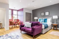 Elegant Seaside Studio Apt w/ Free Gym & Parking - Condos