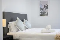 Liverpool Brand new 2 Br Apt City View + Parking - Homestays