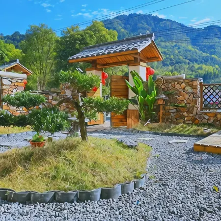 Chongyi Luwan Hot Spring Homestay