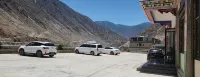 Mangkang Rumei Jiangshang Yueyan Hotel - parking