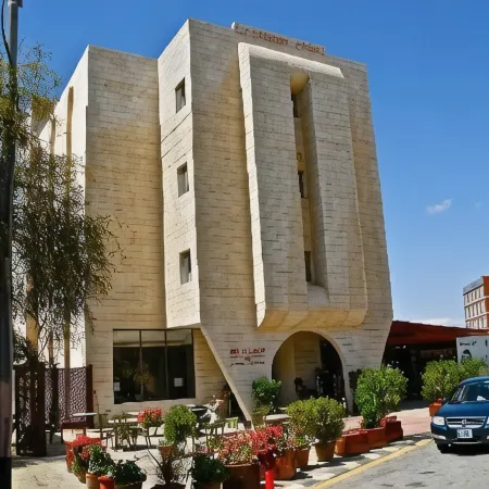 La Maison Hotel