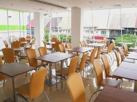 Whiz Hotel Cikini Jakarta Hotels near Menteng