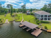 Spectacular House on Lake Hamilton