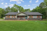 Near AtL, Pickleball, Golf, Pool, Karaoke, Tikibar, 1.25 Acre Private Retreat