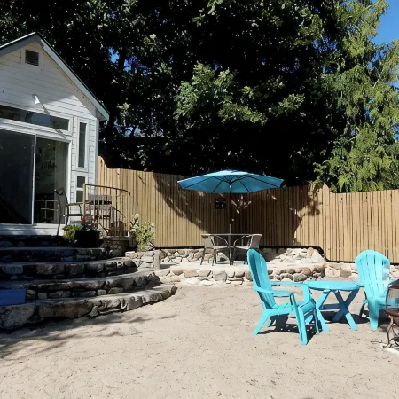 Beautiful Beach front cottage near Nelson, BC