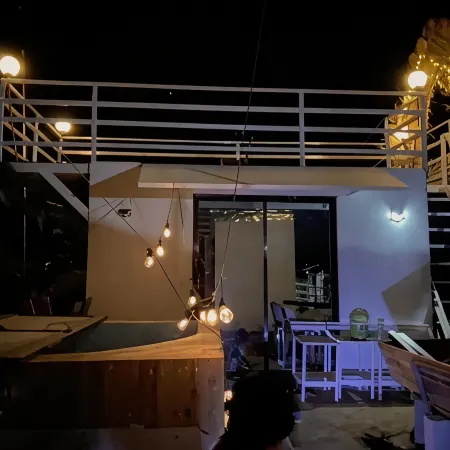Jala Jala Casita Blanca Tiny House and Farm Stay with Mountain View and Pool