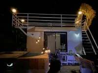 Jala Jala Casita Blanca Tiny House and Farm Stay with Mountain View and Pool
