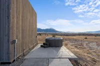 Yellowstone Valley / Hot Tub, Fireplace, Mountain View