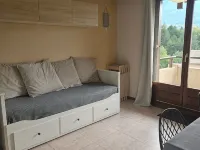 Mountain-view apartment sleeps 6 Hotels in Embrun