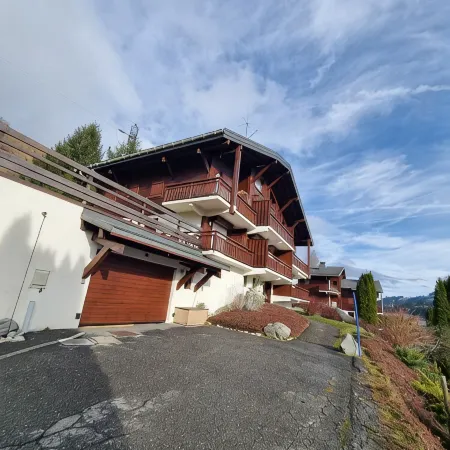 7 Minutes from the Center and Superb Mountain Views