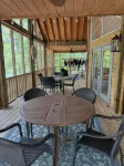 Charming lake cabin on beautiful Lake Martin - 6 bedrooms, sleeps 17 - Hytter