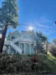 Luxury Treehouse Cabin with Jacuzzi and stunning views! - 4-Star