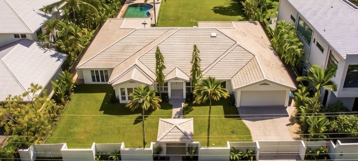 Da White Beachfront House Entertainer near Palm Cove Cairns Hotels in Trinity Beach