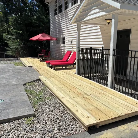 “Carriage House” Walking Distance Private 5 Acres.