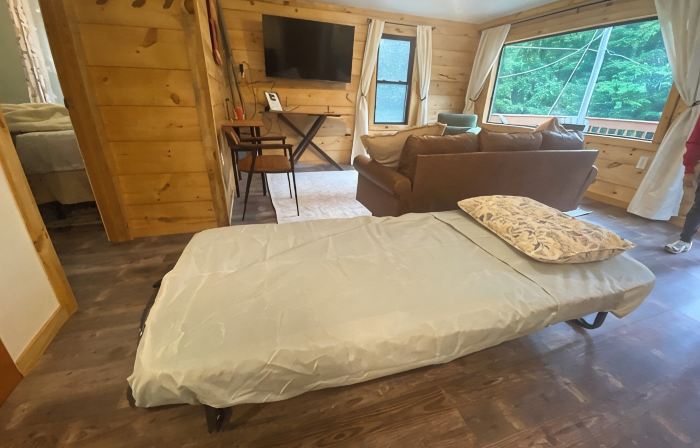 Cozy cabin in charming Mount Gilead with AC, WiFi