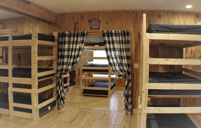 Large Groups - sleeps up to 24 -group ski rentals & lift tickets available