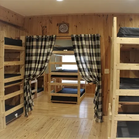 Large Groups - sleeps up to 24 -group ski rentals & lift tickets available