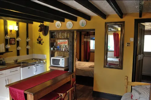 The Byre/Paddock - Sleeping 6 lounge/2 singles /double bed/double bed en suite - Wifi