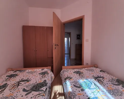Apartment Tihana with 2 bedrooms and garden view, family-friendly Hotels in Krk