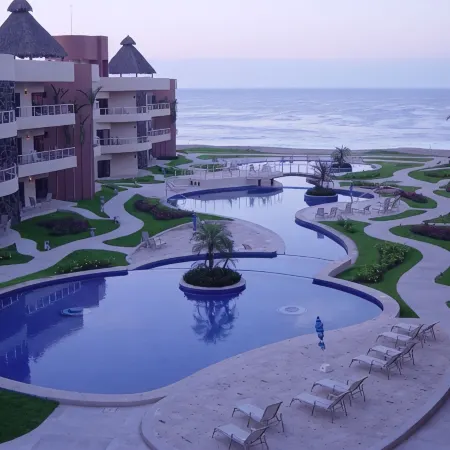Secure Luxury 3Bd Condo - Coco Beach near Barra de Navidad FREE PARKING