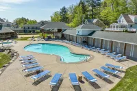 🌟 Unique Houseboat Experience on Lake Winnipesaukee - Harborside 🚤🌊 - Pools